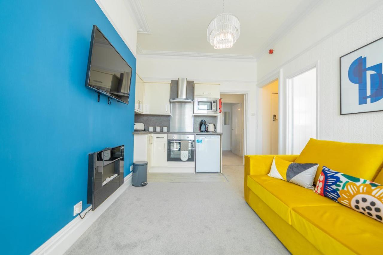 Charles Alexander Short Stay - Highcliffe Apartments Cleveleys Exterior photo